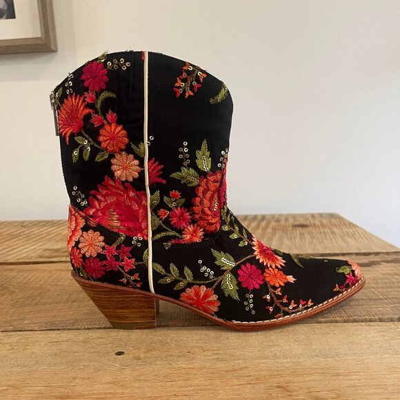 Anthropologie MOMO NEW YORK Embroidered Rose Boots NEW Size 39 - Picture 6 of 14